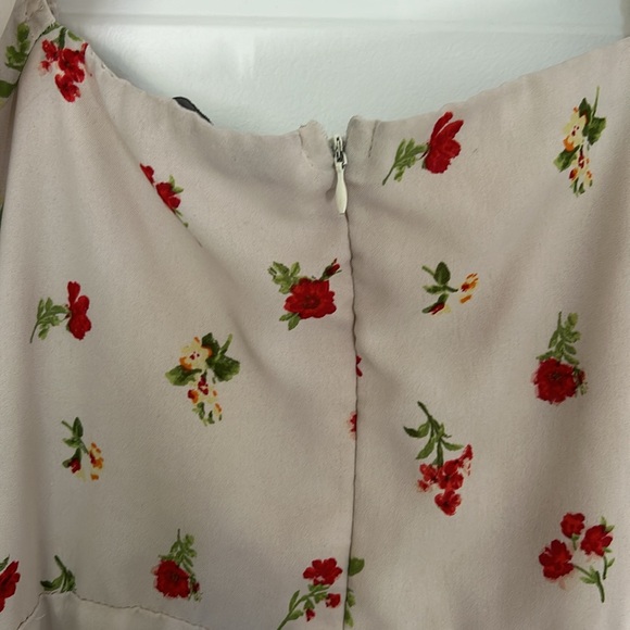 FOREVER 21 - Floral midi fit and flare puffu sleeves square neck floral large - Picture 12 of 13